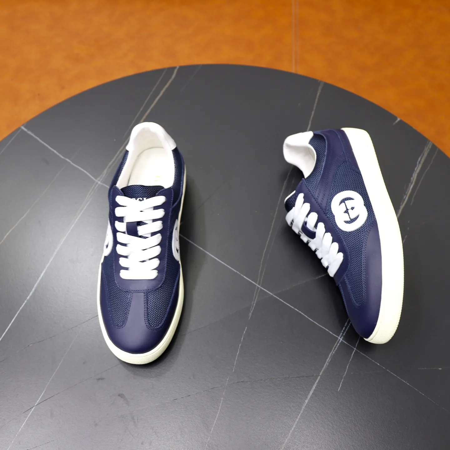 Men's shoes: 400💰🙅‍♂️🙅‍♂️🙅‍♂️ Brand: GUCCI Standard code: 38-44 (45 customized) Grade: Same as the official website Material: Original leather splicing Comfortable and breathable lining Original wear-resistant outsole Style category: Men's fashionable casual shoes Running sneakers Noble luxury brand elements Top luxury Color: actual picture color